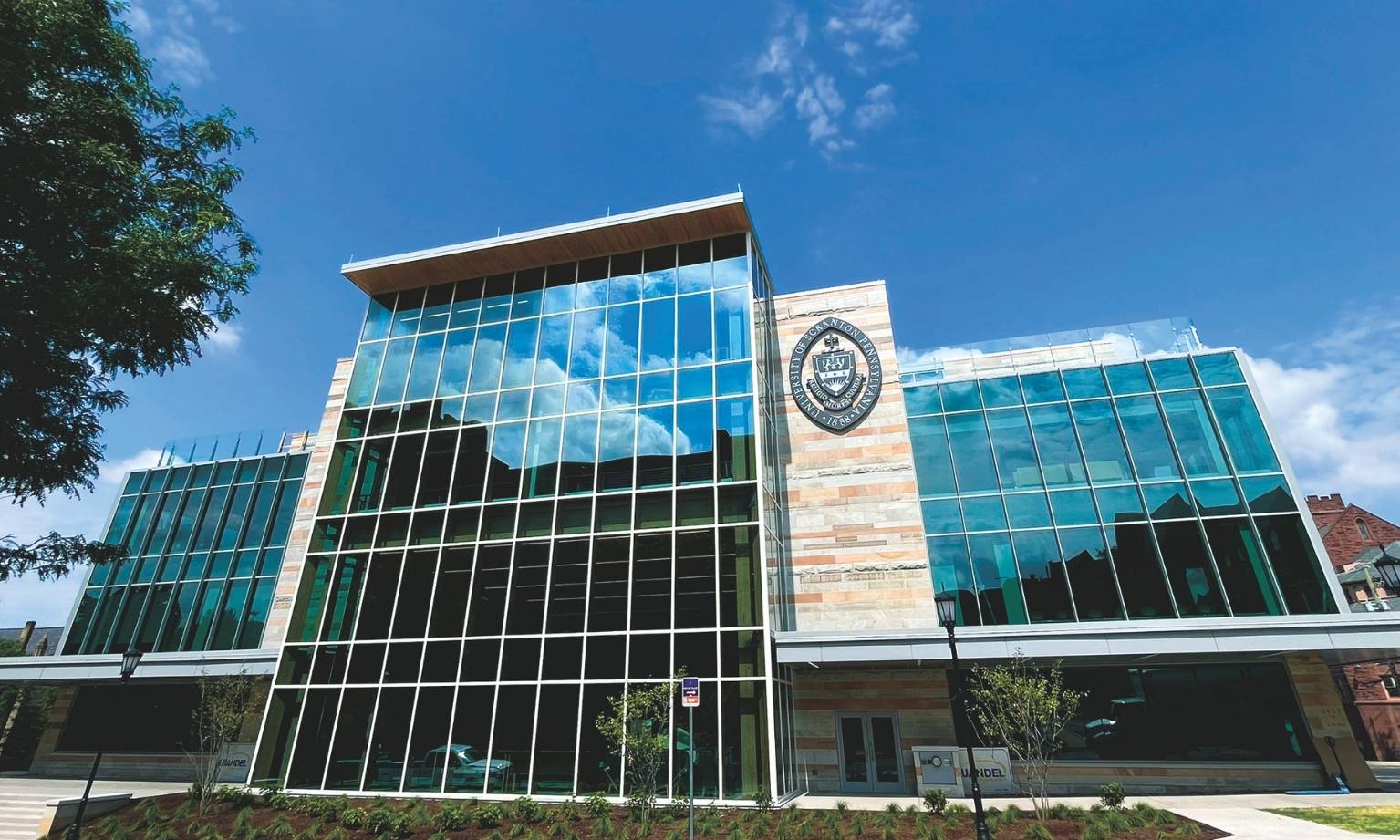 Robert S. ’68 and Marilyn A. Weiss Hall: Community at Its Foundation, Collaboration at Its Core